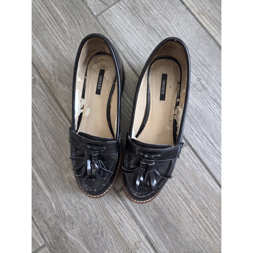 Forever 21 penny fringe loafer Platform shoes Size 6. Inner Lining Peeled